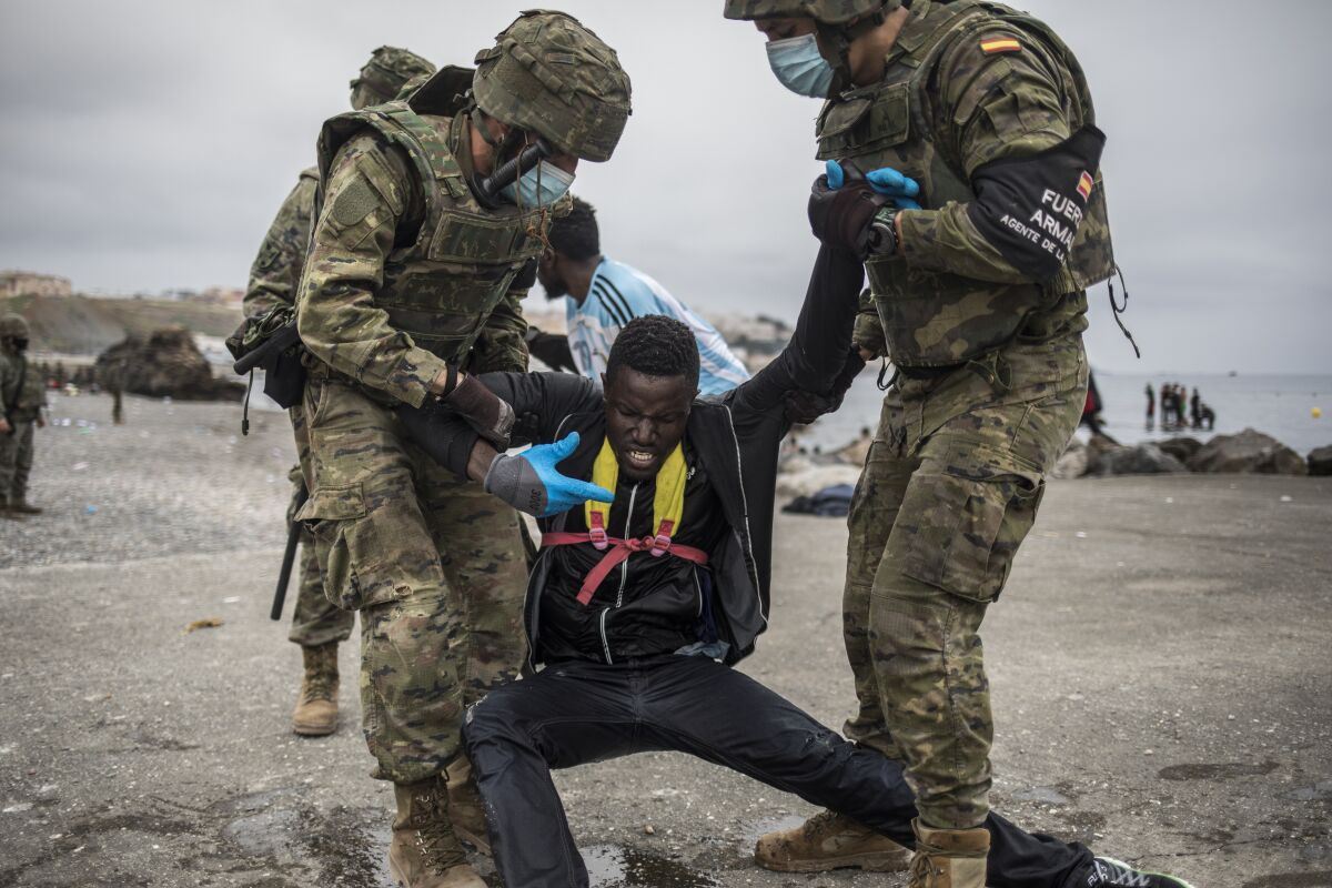 UE essaie d’arrêter les migrants africains en finançant une solution répressive