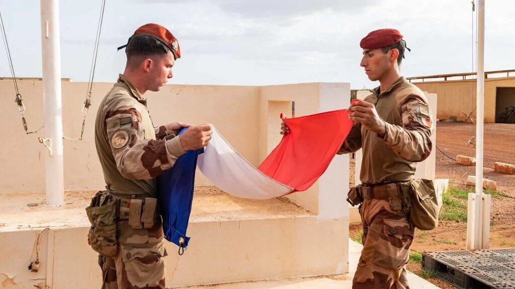 Le Sénégal frappe un coup contre le néocolonialisme français