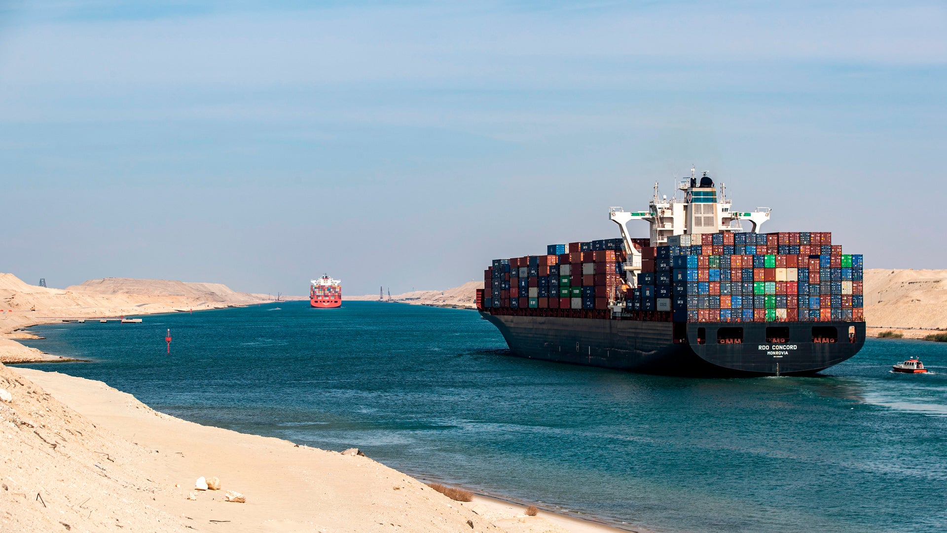 L’Égypte réduit les tarifs du canal de Suez face à l’effondrement record du trafic commercial