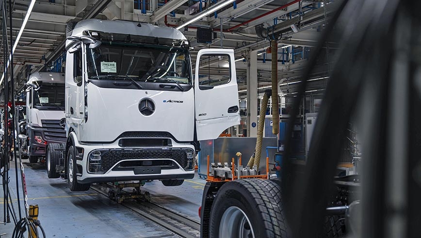 Mercedes-Benz lance la production de camions au Sénégal